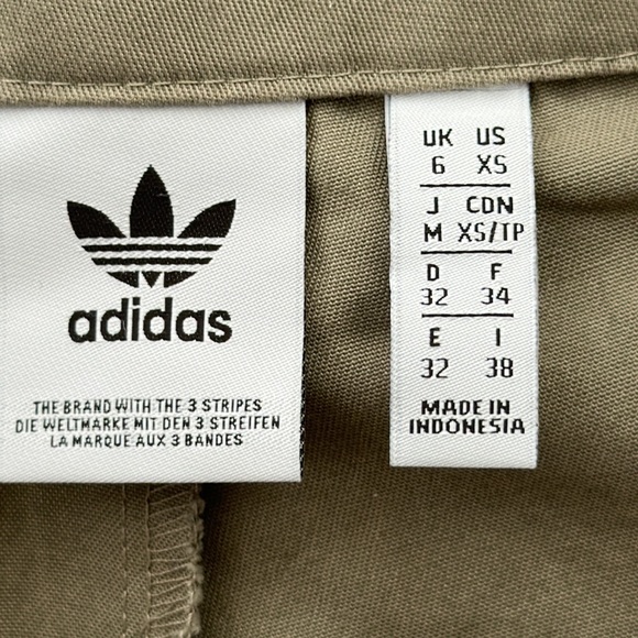 NWOT adidas cargo pants - Picture 3 of 5